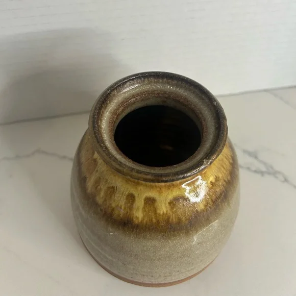 Rustic Brown and Cream Handcrafted pottery signed by artist - Picture 2 of 4